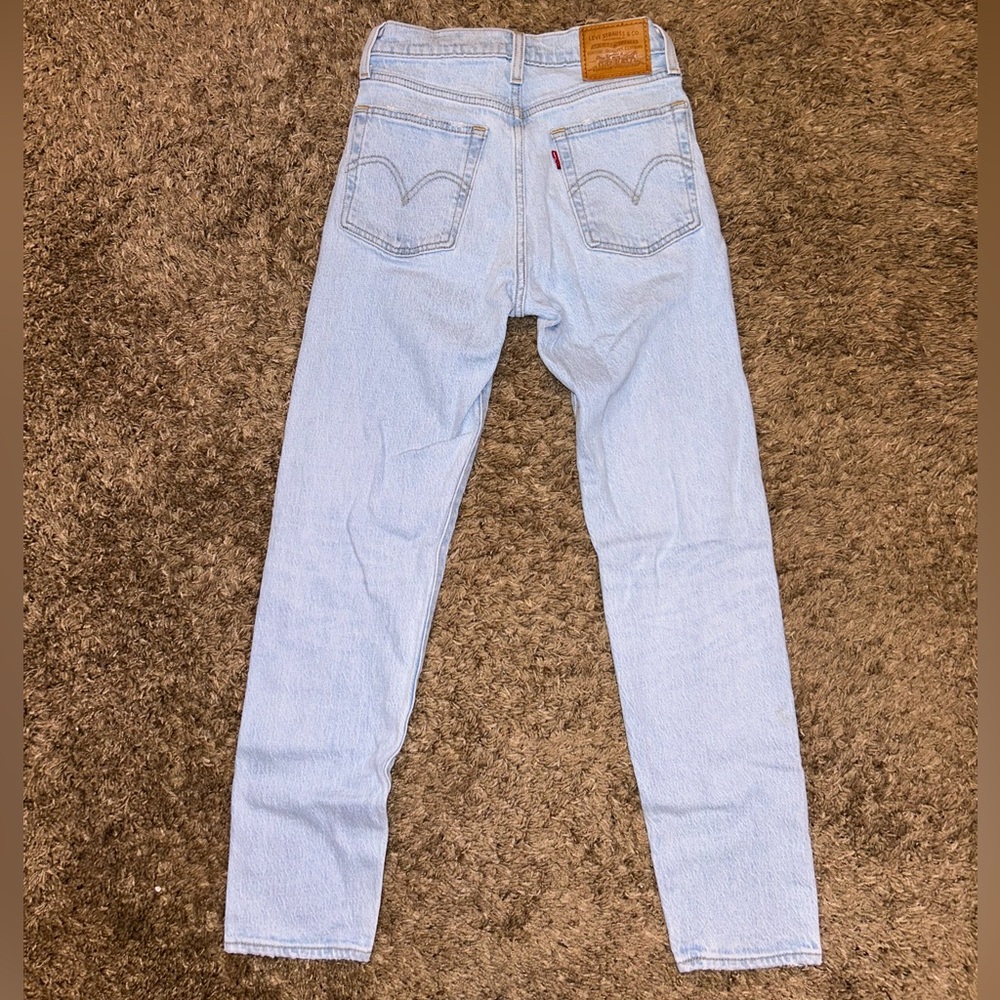 light wash straight levi jeans